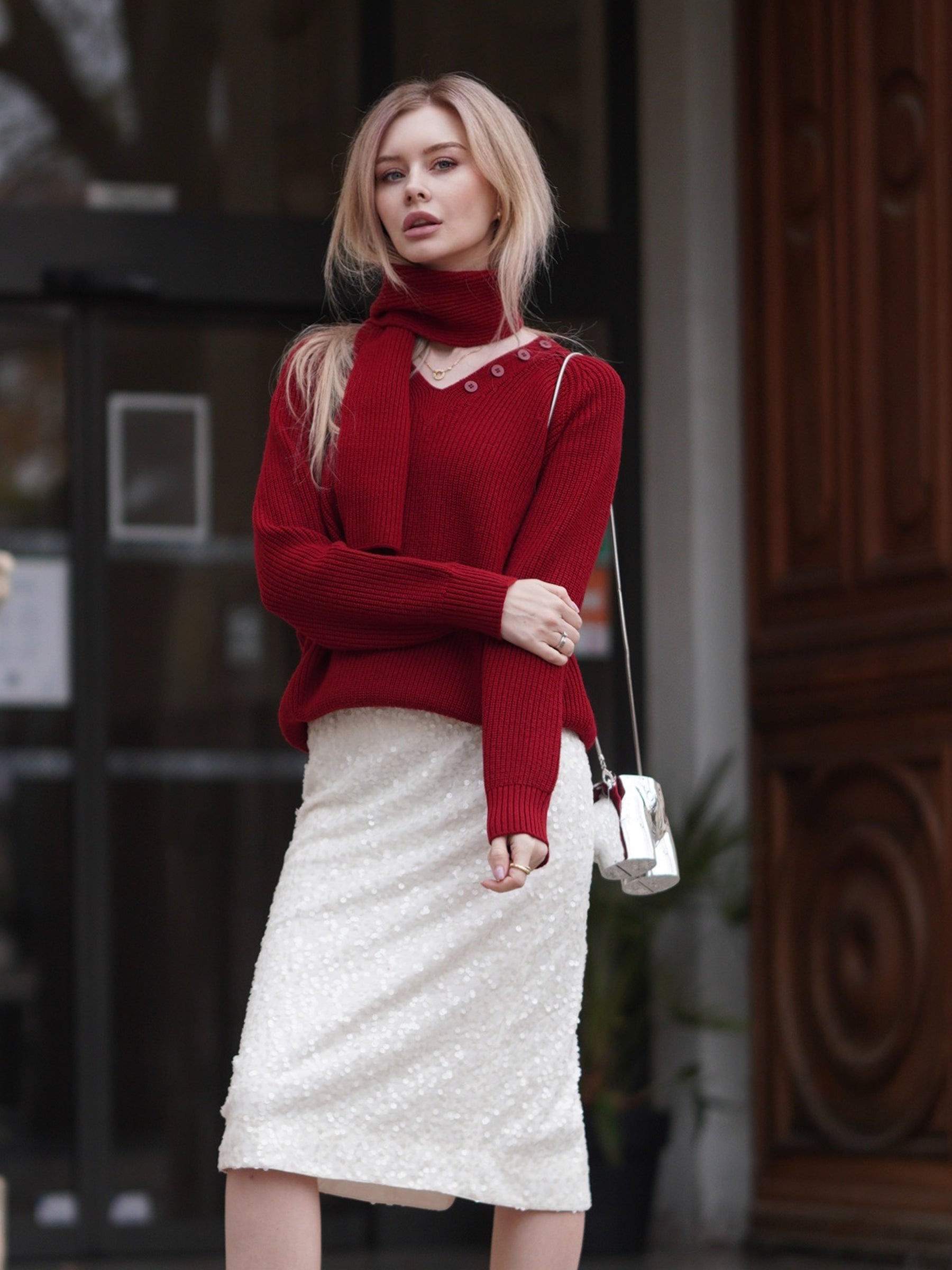 WOOL BLEND V-NECK WOMEN SWEATER WITH DETACHABLE SCARF