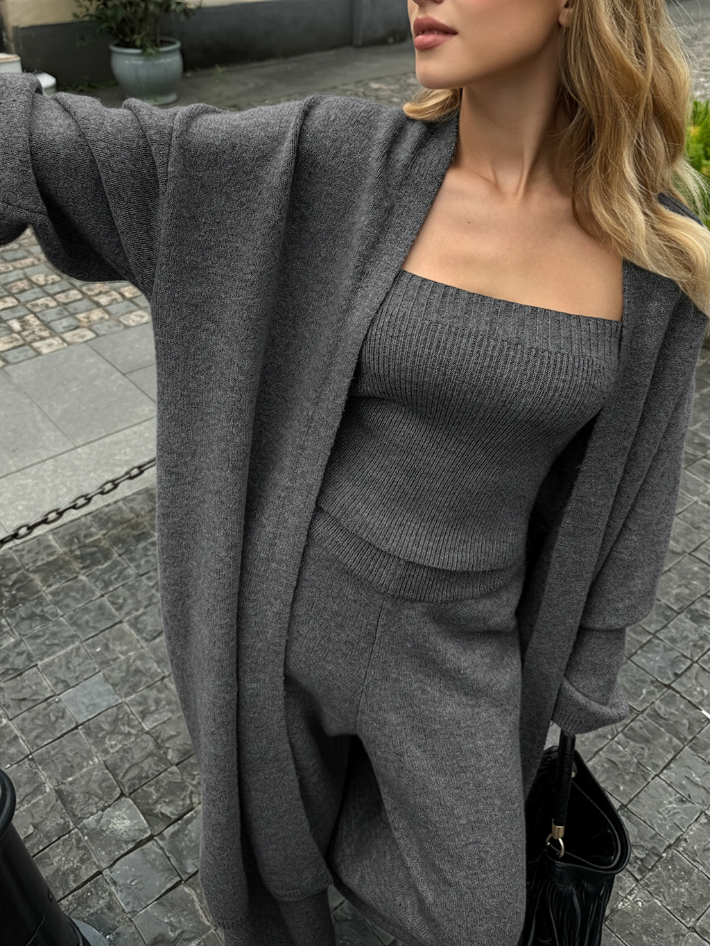 THREE-PIECE KNIT BUSTIER CARDIGAN PANTS SET