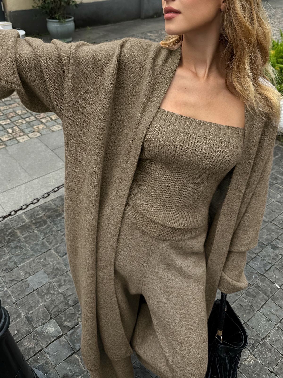 THREE-PIECE KNIT BUSTIER CARDIGAN PANTS SET