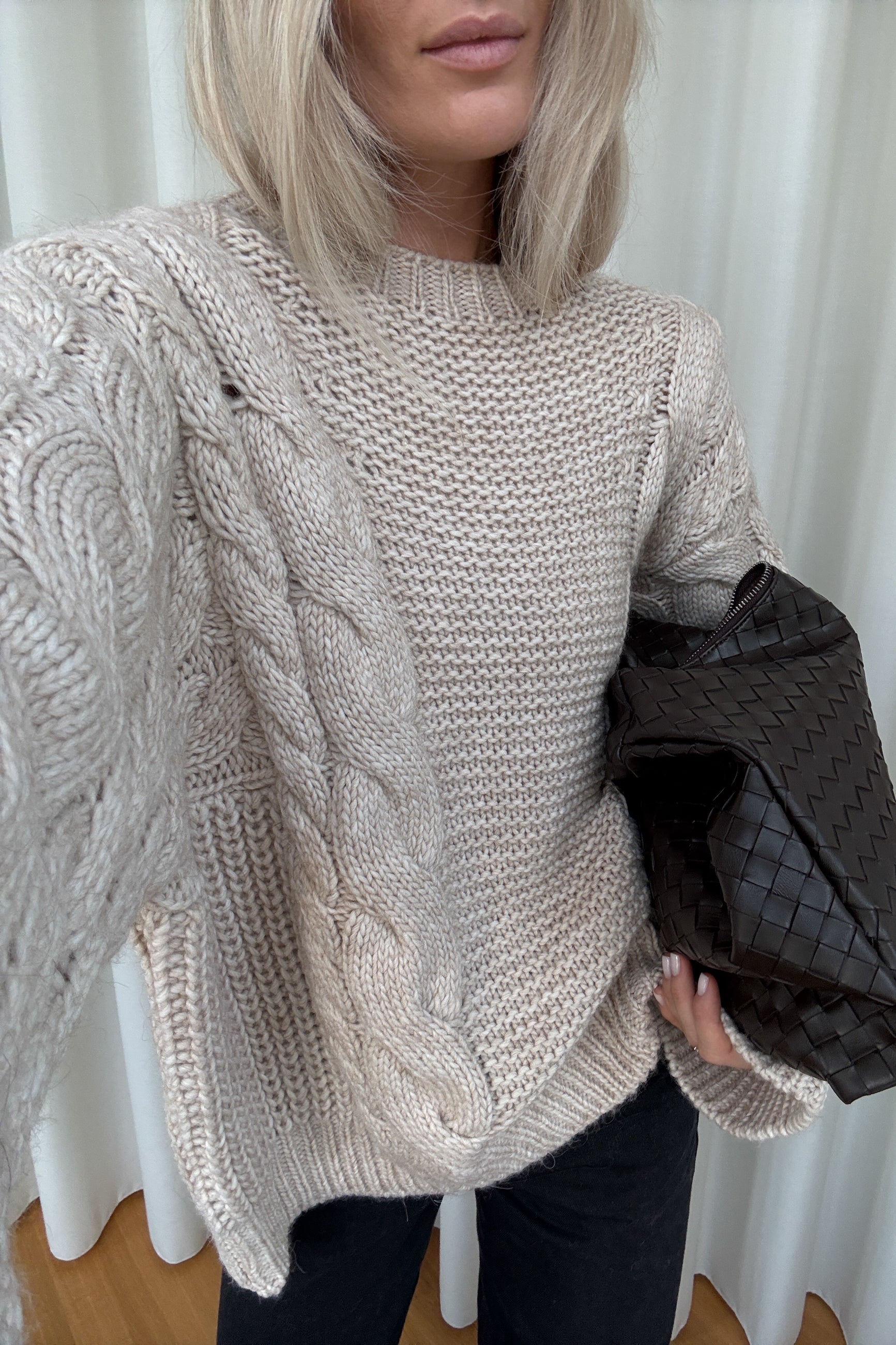 KNIT OVERSIZED CABLE SWEATER