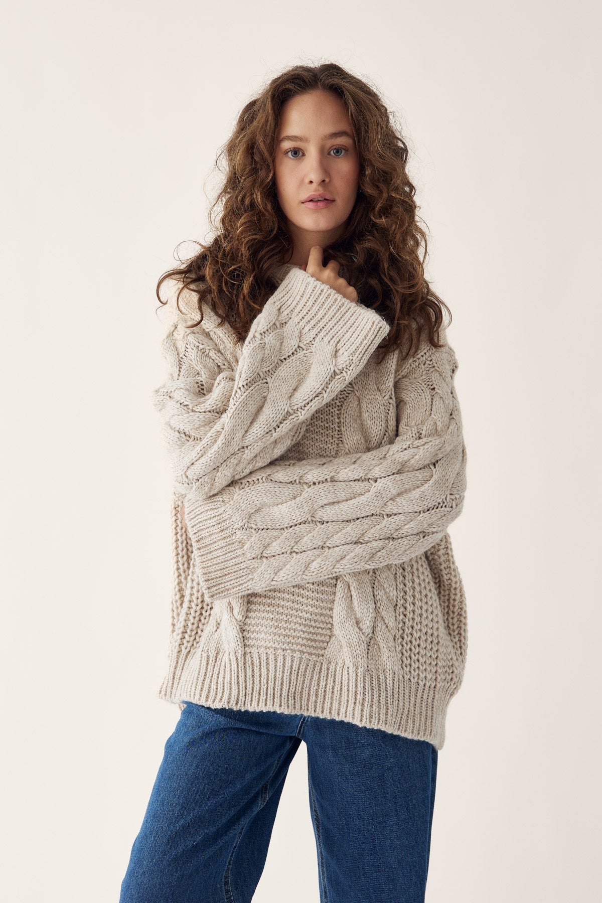 KNIT OVERSIZED CABLE SWEATER