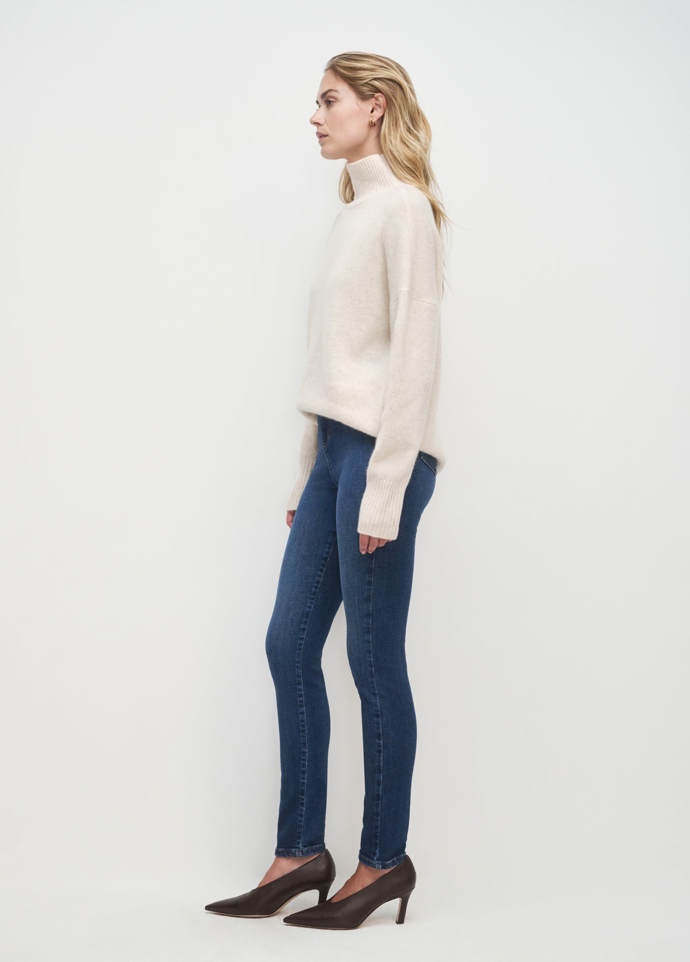 THE HIGH-NECK SWEATER