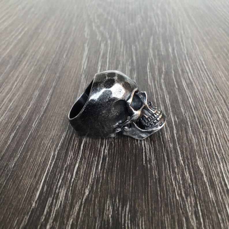 Vintage Skull Statement Ring – Gothic Bold Accessory