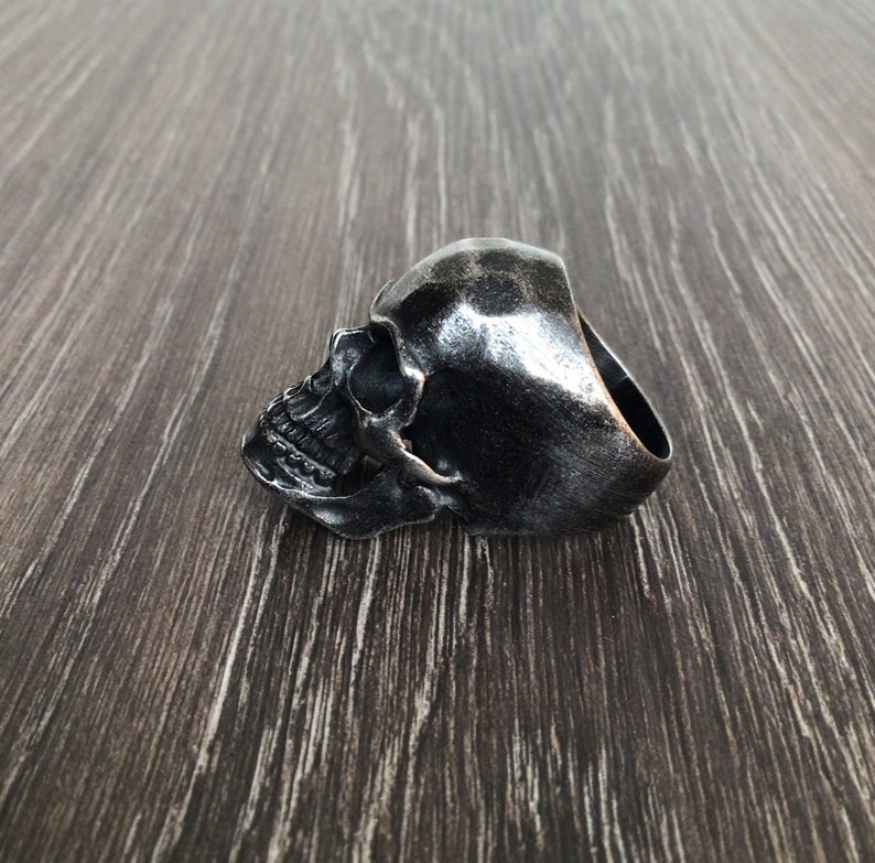 Vintage Skull Statement Ring – Gothic Bold Accessory