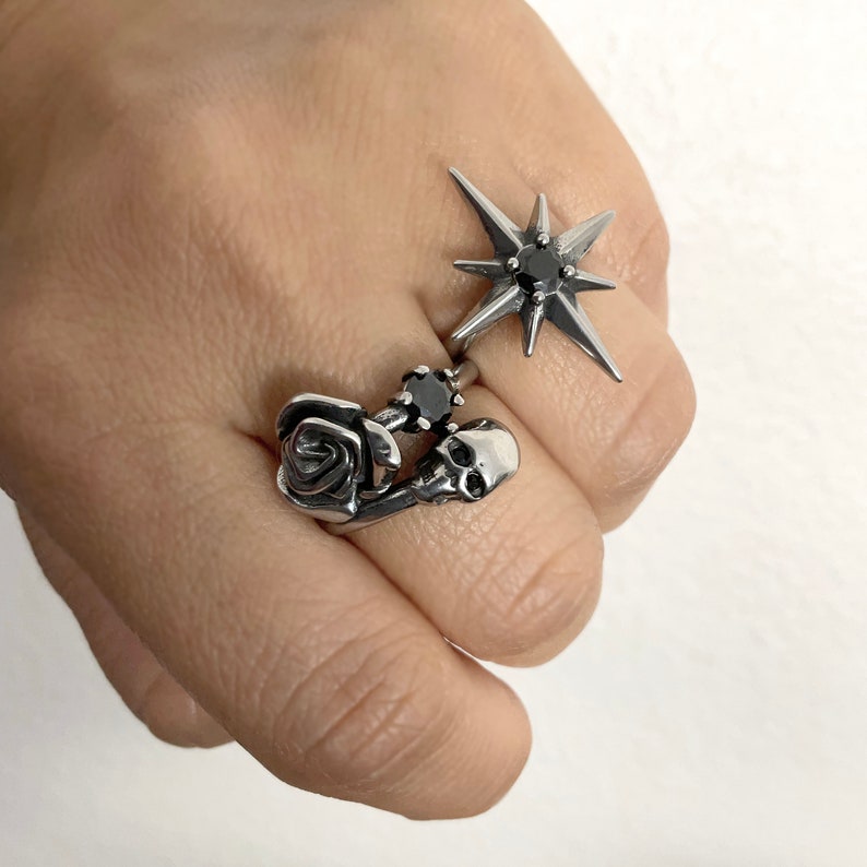 Gothic rose and skull rings, suitable for both men and women