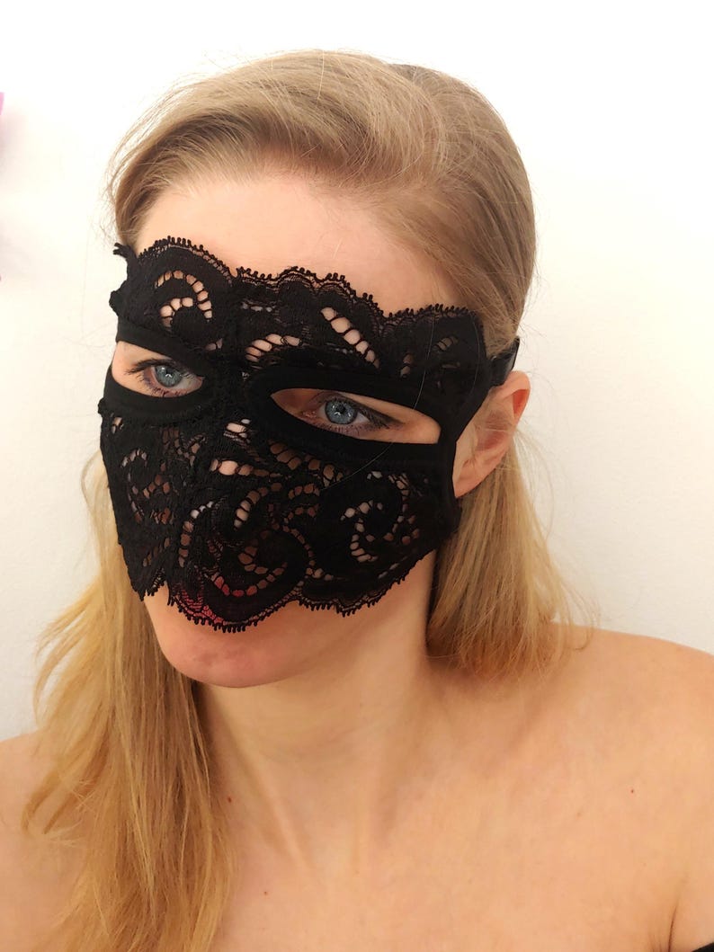 Black Lace Full-Face Mask 187