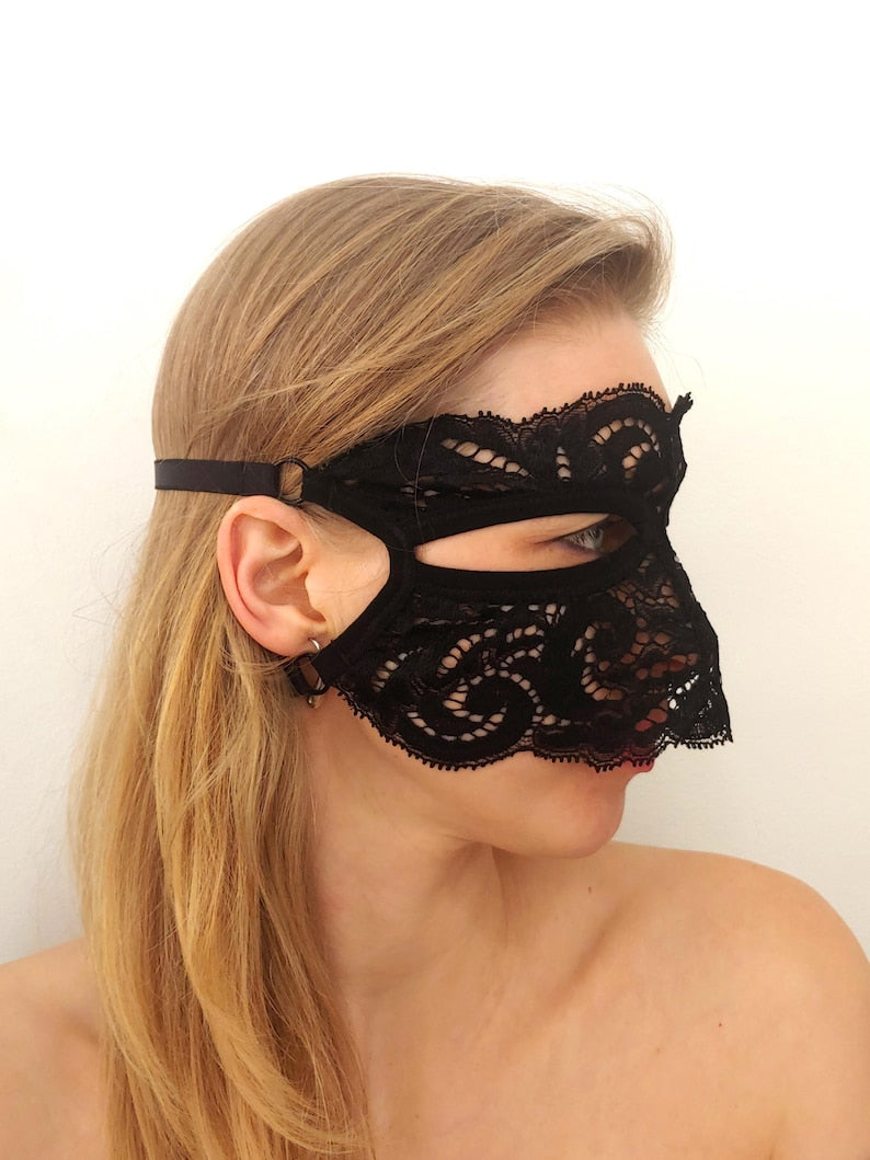 Black Lace Full-Face Mask 187
