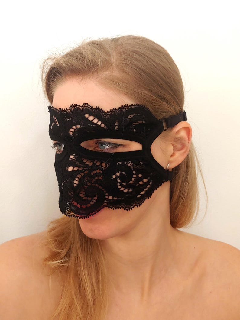 Black Lace Full-Face Mask 187