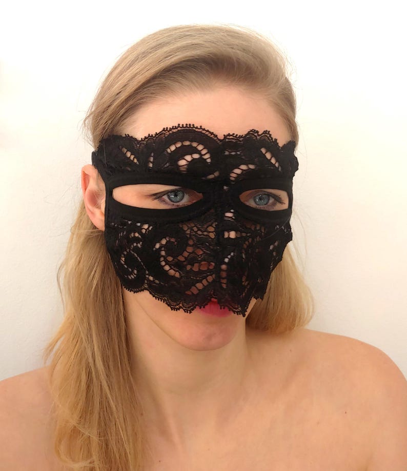 Black Lace Full-Face Mask 187