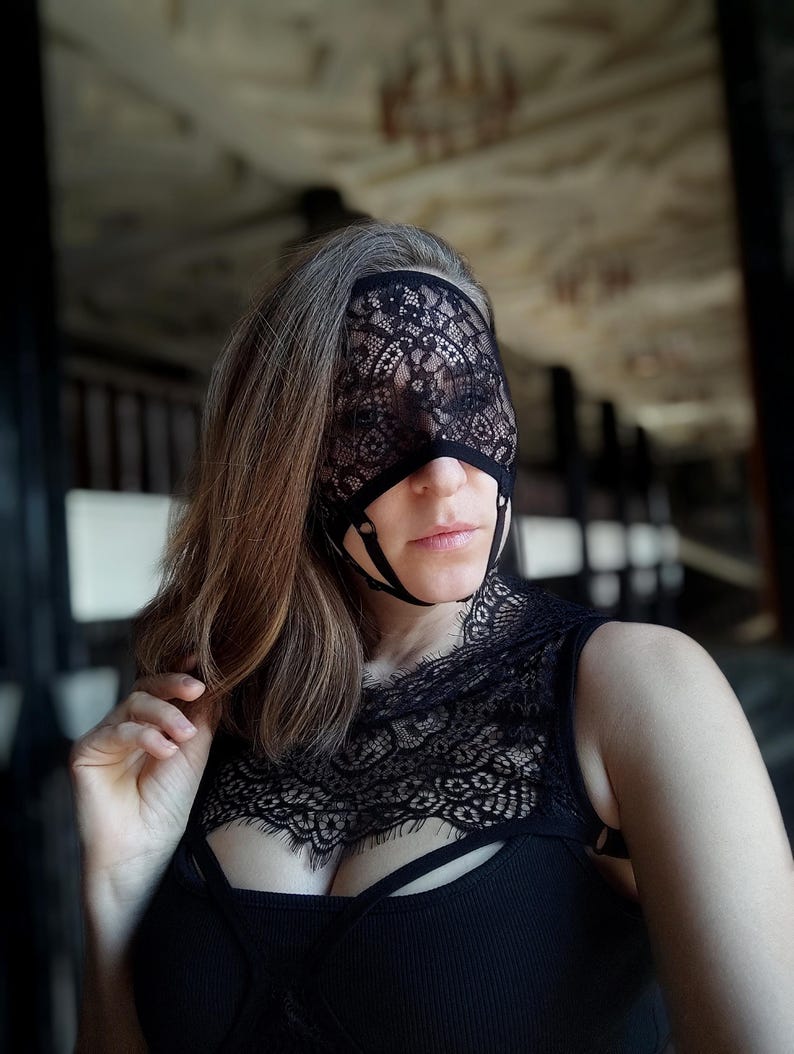 Handmade black half-face mask with straps 66