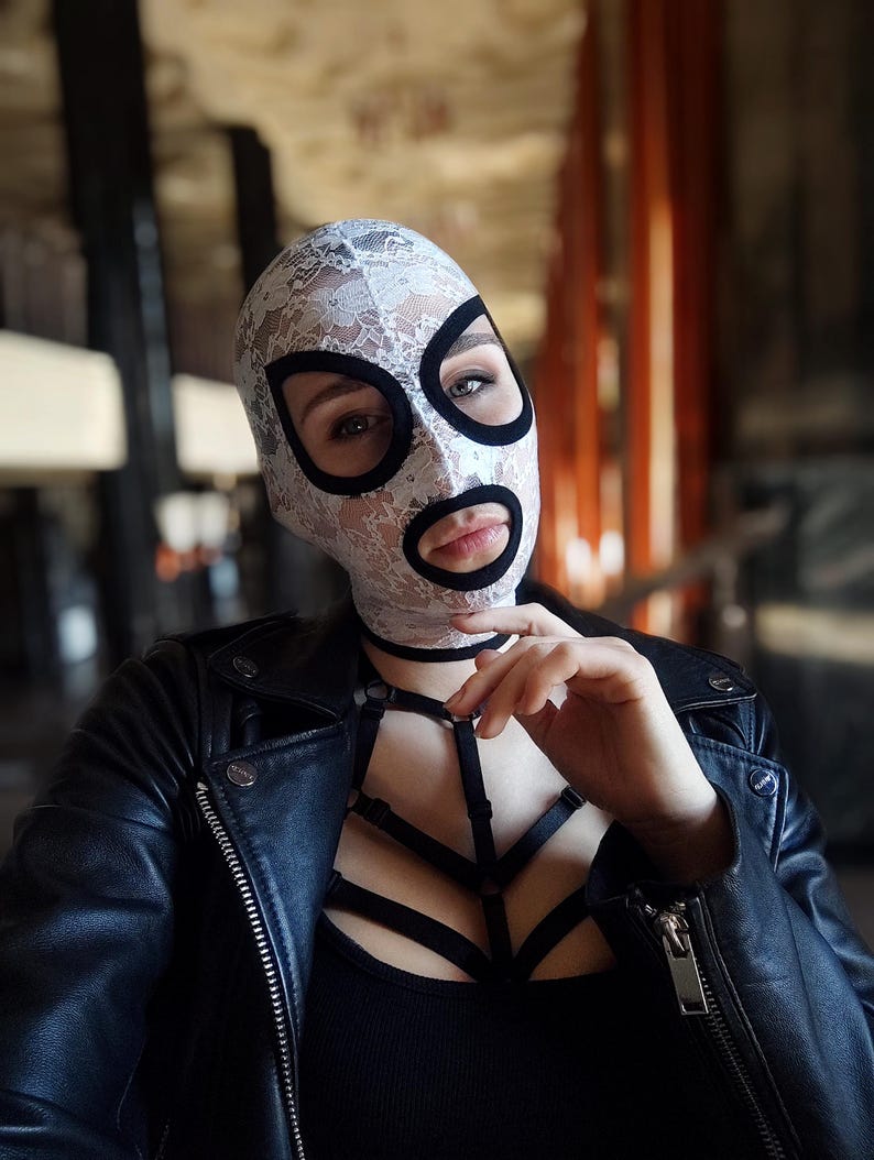 Handmade white lace mask 32