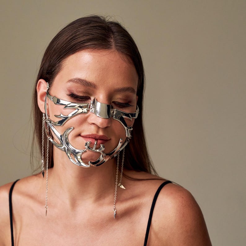 Metal chain mask 138