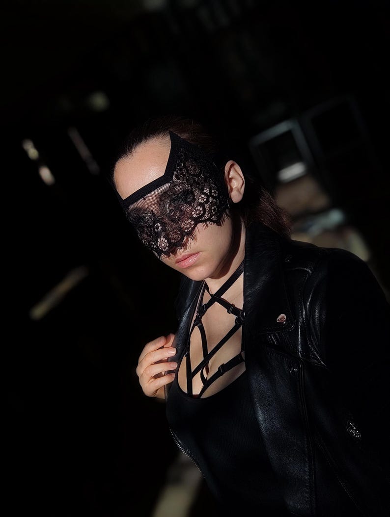 Black Floral Lace Eye Veil Mask – Gothic Mysterious Accessory