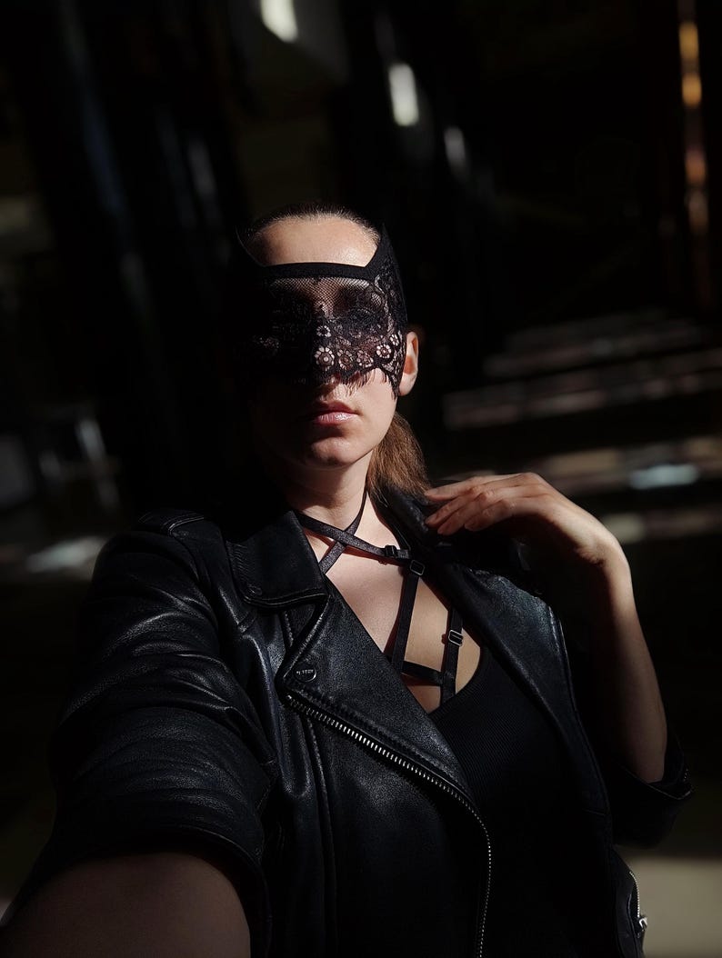 Black Floral Lace Eye Veil Mask – Gothic Mysterious Accessory