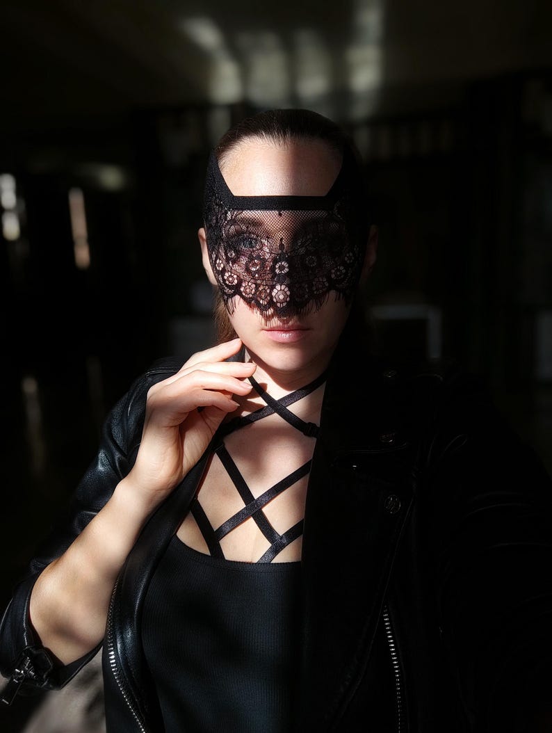 Black Floral Lace Eye Veil Mask – Gothic Mysterious Accessory
