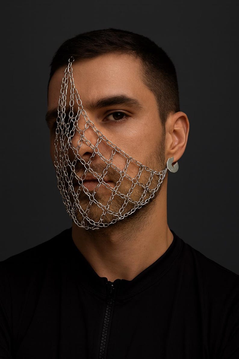 Chain Rave Mask – Cyberpunk Festival Accessory 174