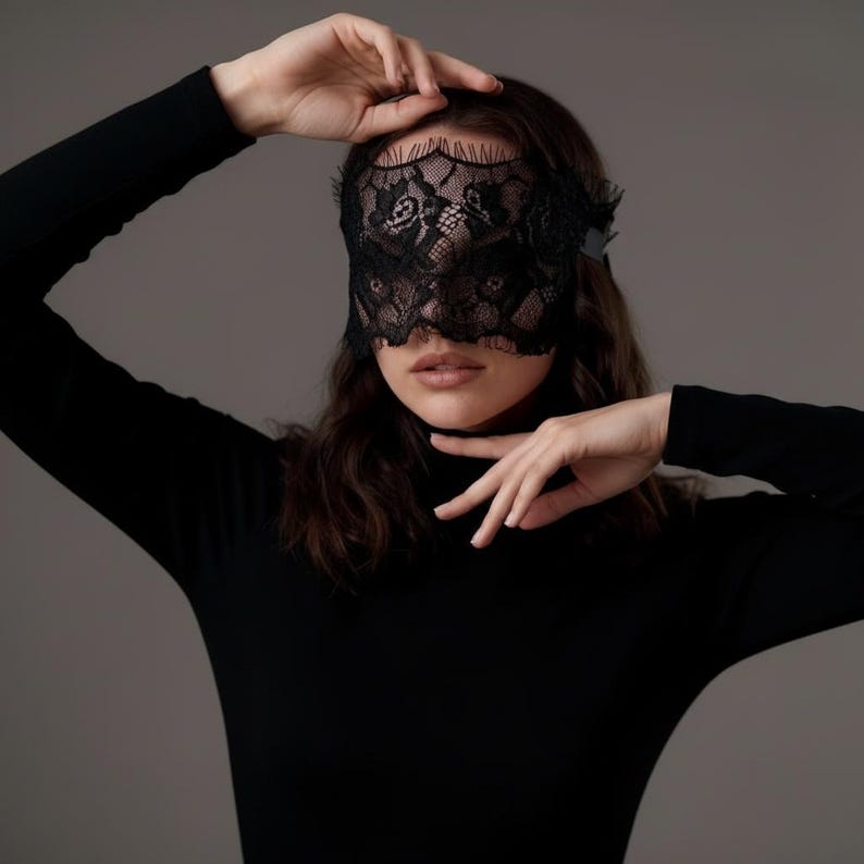Black Lace Mask 49