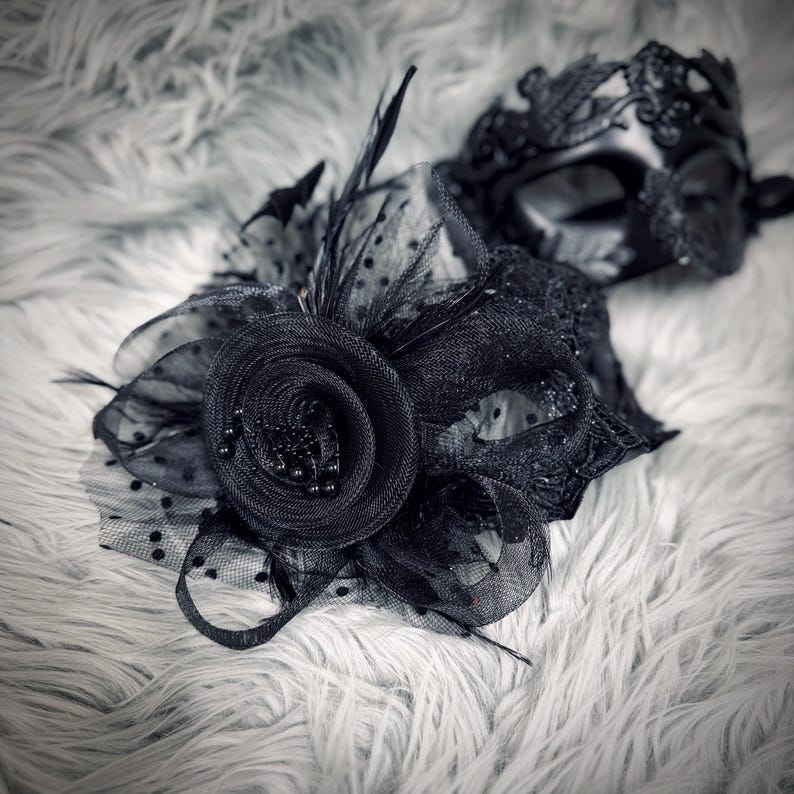 Black Men's or Women Masquerade Party Masks