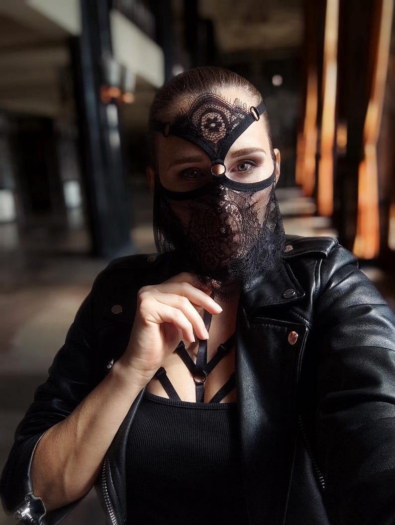 Black Gothic Lace Half-Face Mask