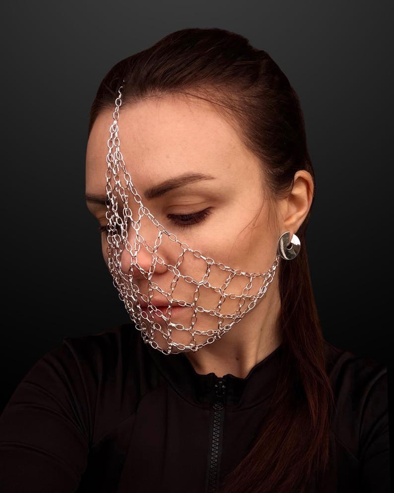 Chain Rave Mask – Cyberpunk Festival Accessory 174