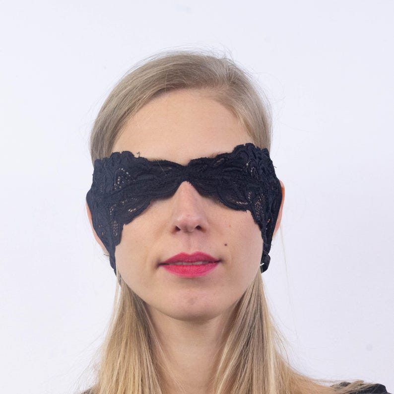 Black lace half-face mask covering the eyes 181