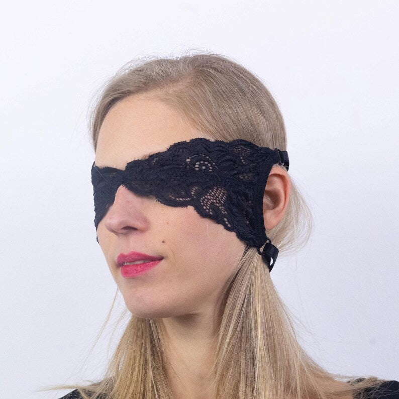 Black lace half-face mask covering the eyes 181