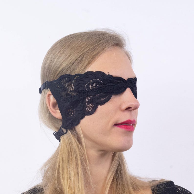 Black lace half-face mask covering the eyes 181